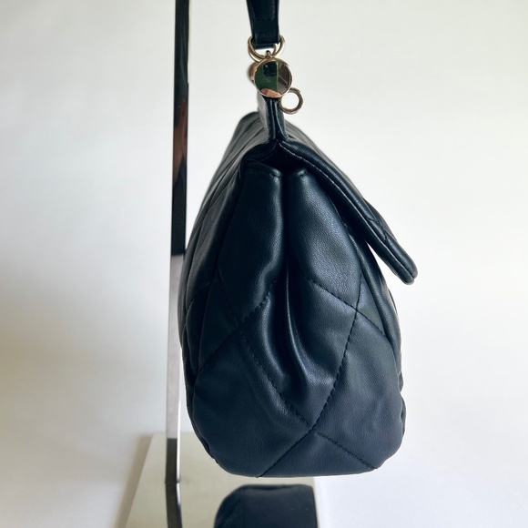 Bradgley Mischka Black Leather Quilted Handbag - Picture 3 of 12